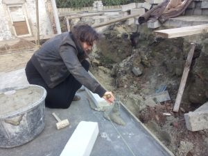 Anneleen legt de eerste steen!